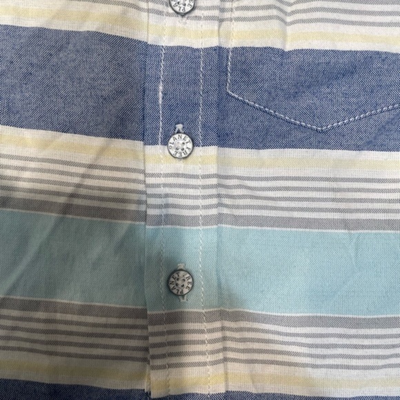 Free Planet button down - Picture 6 of 6